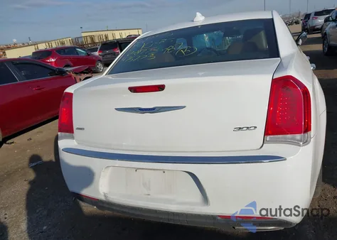 2019 Chrysler 300 Limited Awd z USA, uszkodzony, nr VIN 2C3CCAKG9KH528773